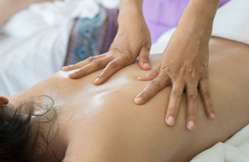 Swedish massage on a ladies back picture